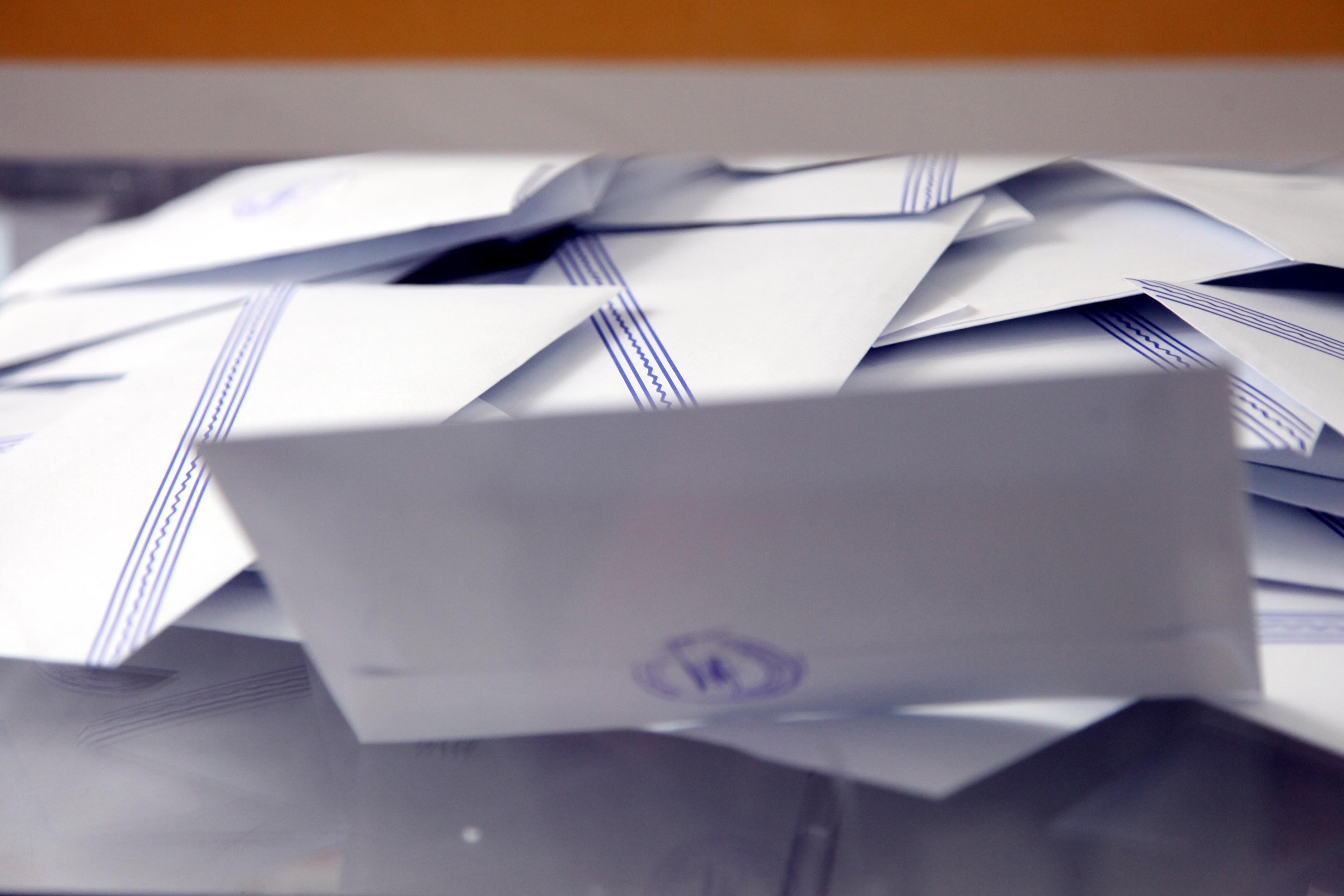 3,5% μπροστά ο ΣΥΡΙΖΑ σε νέα δημοσκόπηση