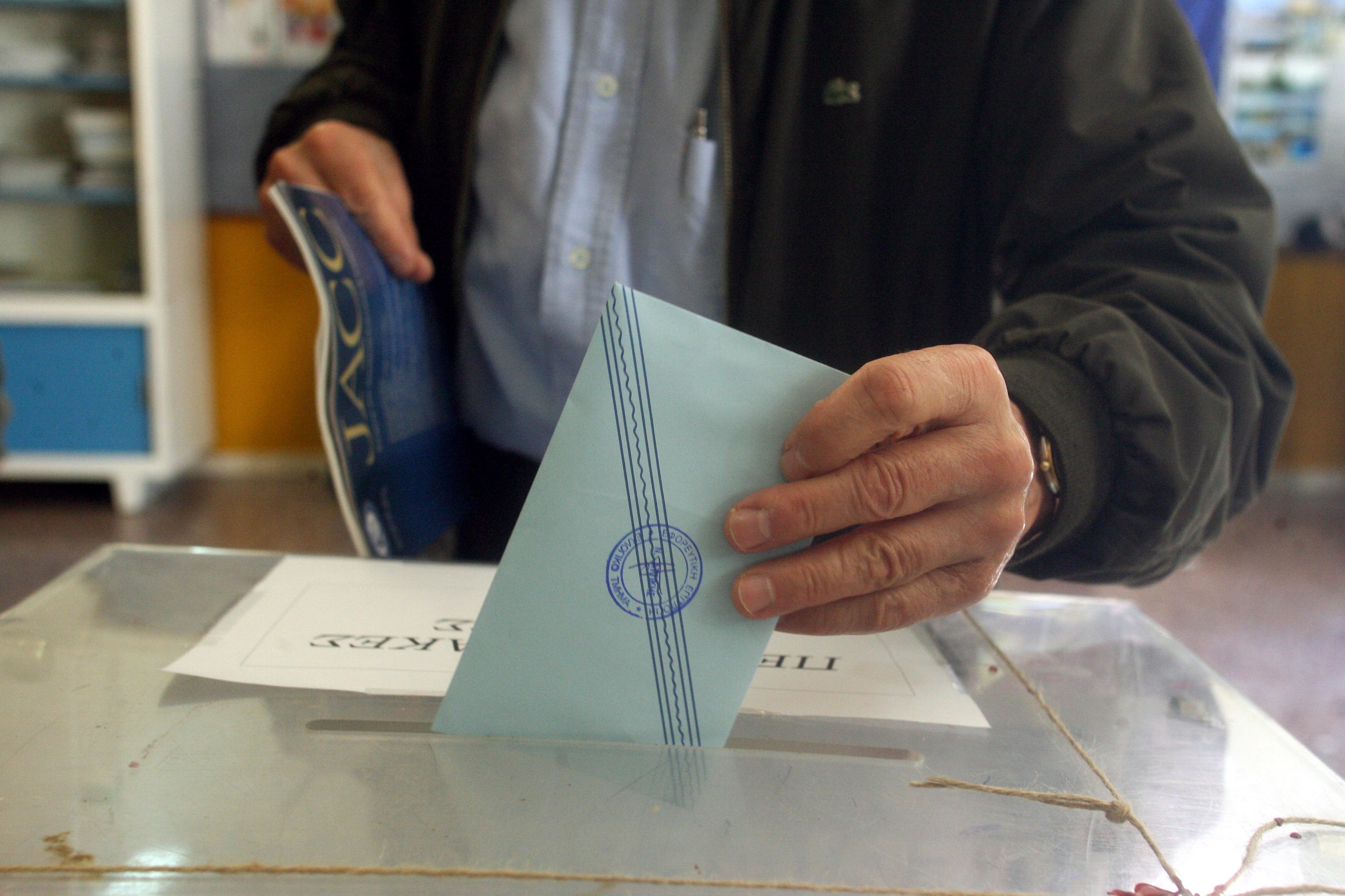 Μπροστά και ΝΔ και ΣΥΡΙΖΑ σε δύο δημοσκοπήσεις