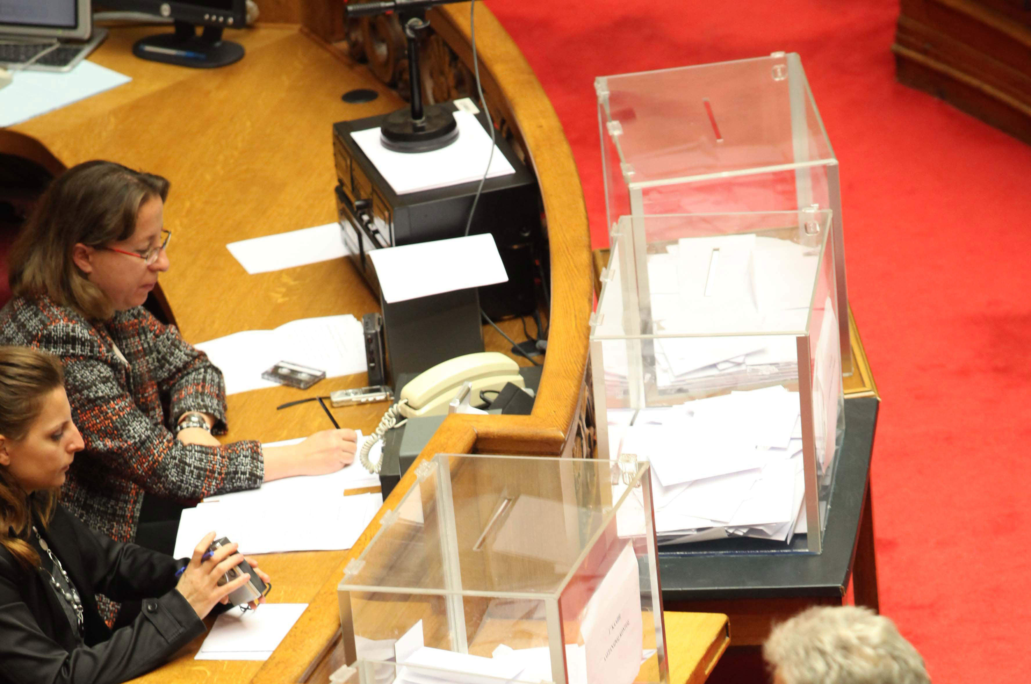 Της κάλπης… στη Βουλή – Το σενάριο με τις 7 κάλπες και τις 3 ψηφοφορίες για να βγει αλώβητη η συγκυβέρνηση