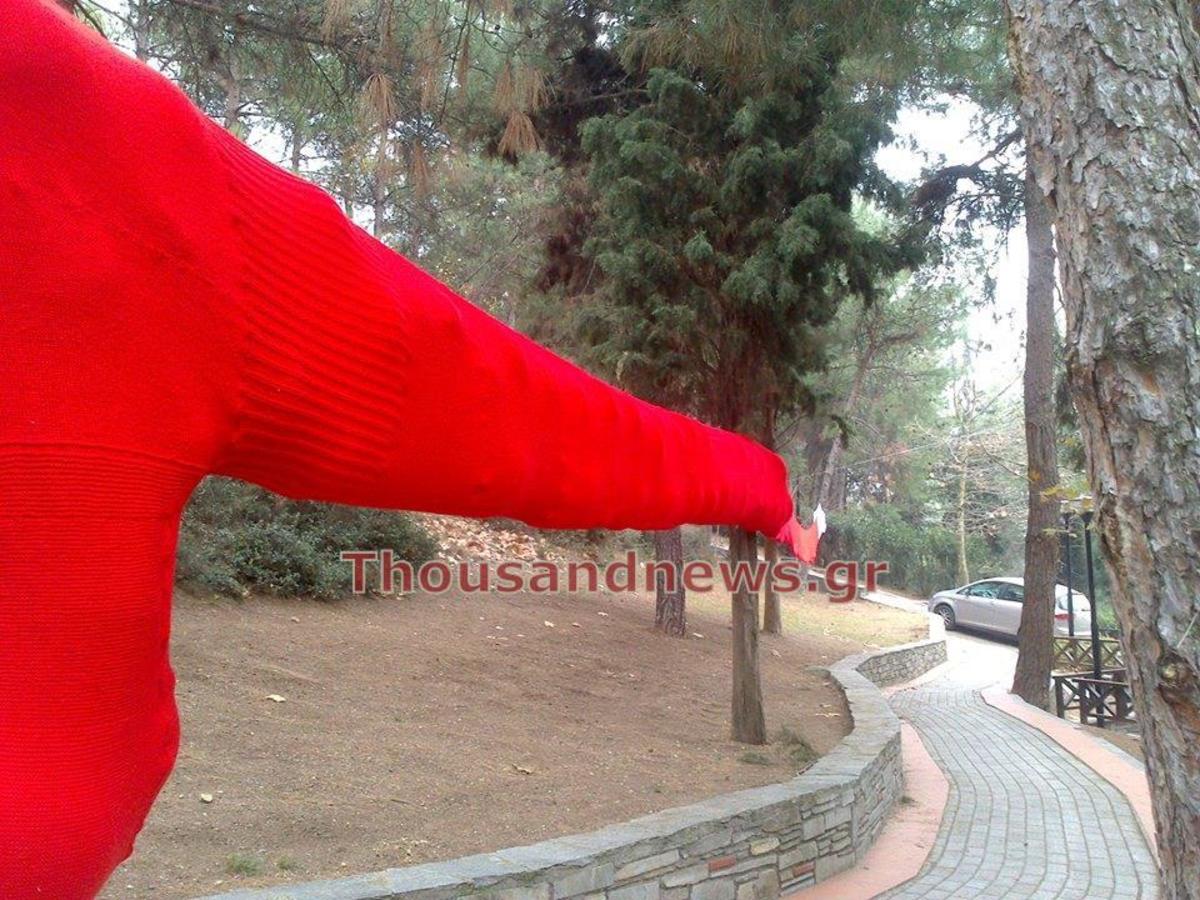 Θεσσαλονίκη: Η μεγαλύτερη χριστουγεννιάτικη κάλτσα του κόσμου (ΦΩΤΟ)