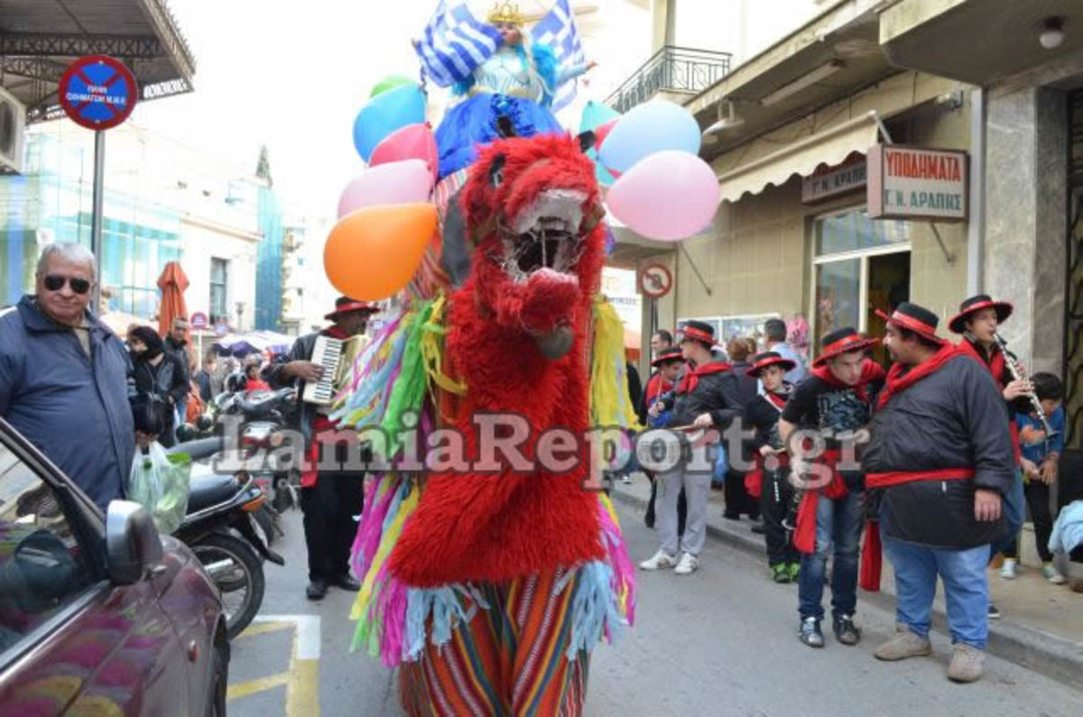 Η Καμήλα βγήκε βόλτα στη Λαμία (ΦΩΤΟ & VIDEO)