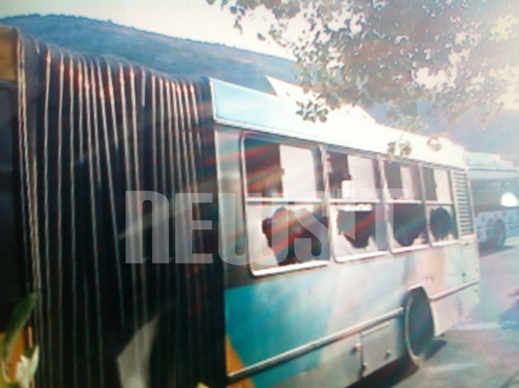 Η στιγμή της επίθεσης σε λεωφορείο στα Λιόσια – VIDEO ΝΤΟΚΟΥΜΕΝΤΟ
