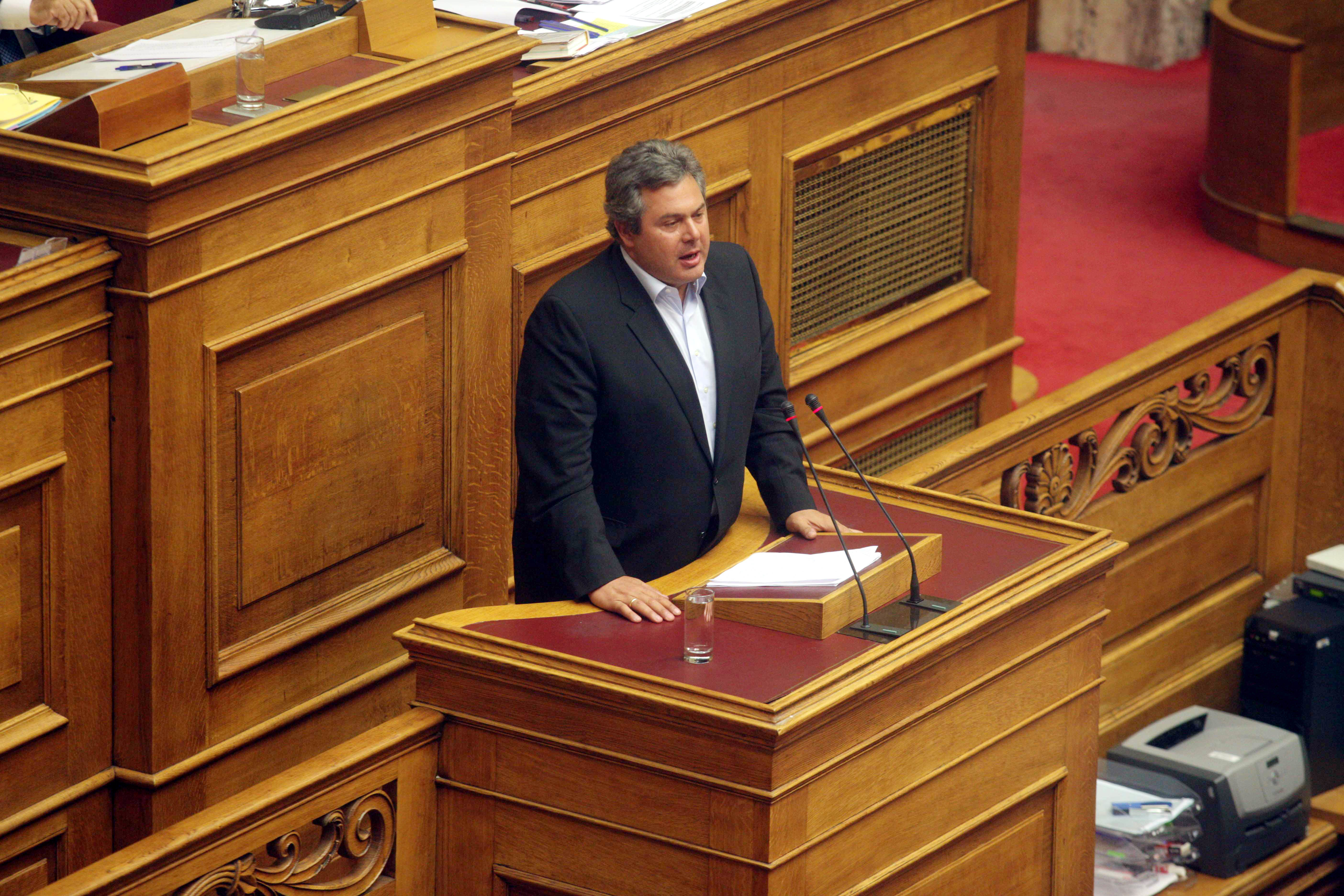 Μαινόμενος ο Π. Καμμένος στη Βουλή: “Το success story είναι το γαμώ το κεφάλι μου που είπε ο πρωθυπουργός!”