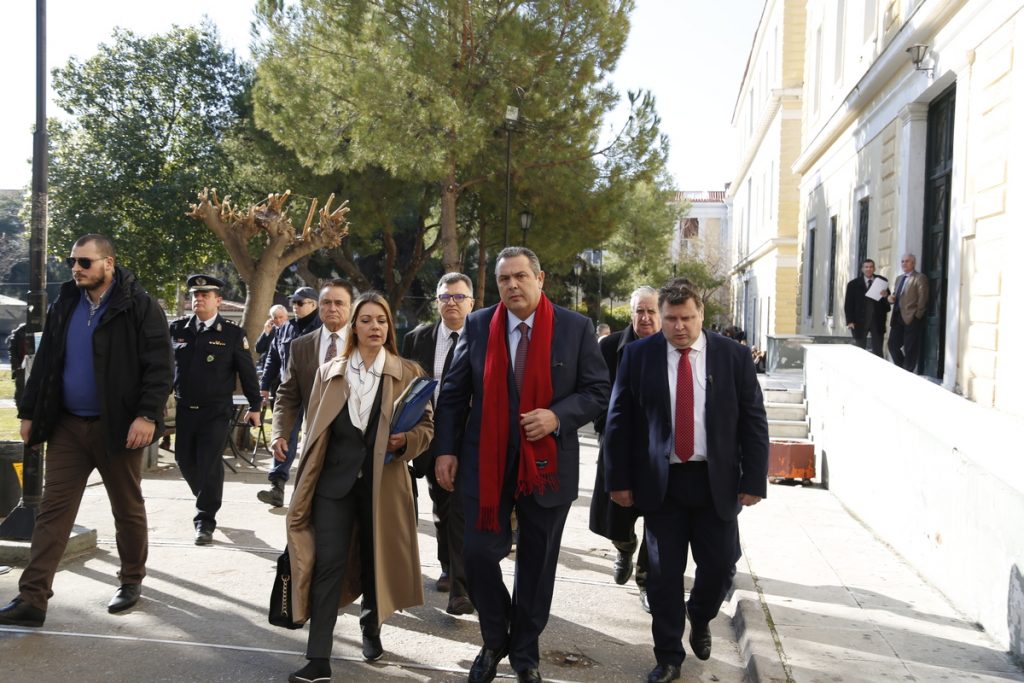 Αναβολή στην δίκη Κουρτάκη – Τζένου με… κουνέλια και τάνκς [vids]