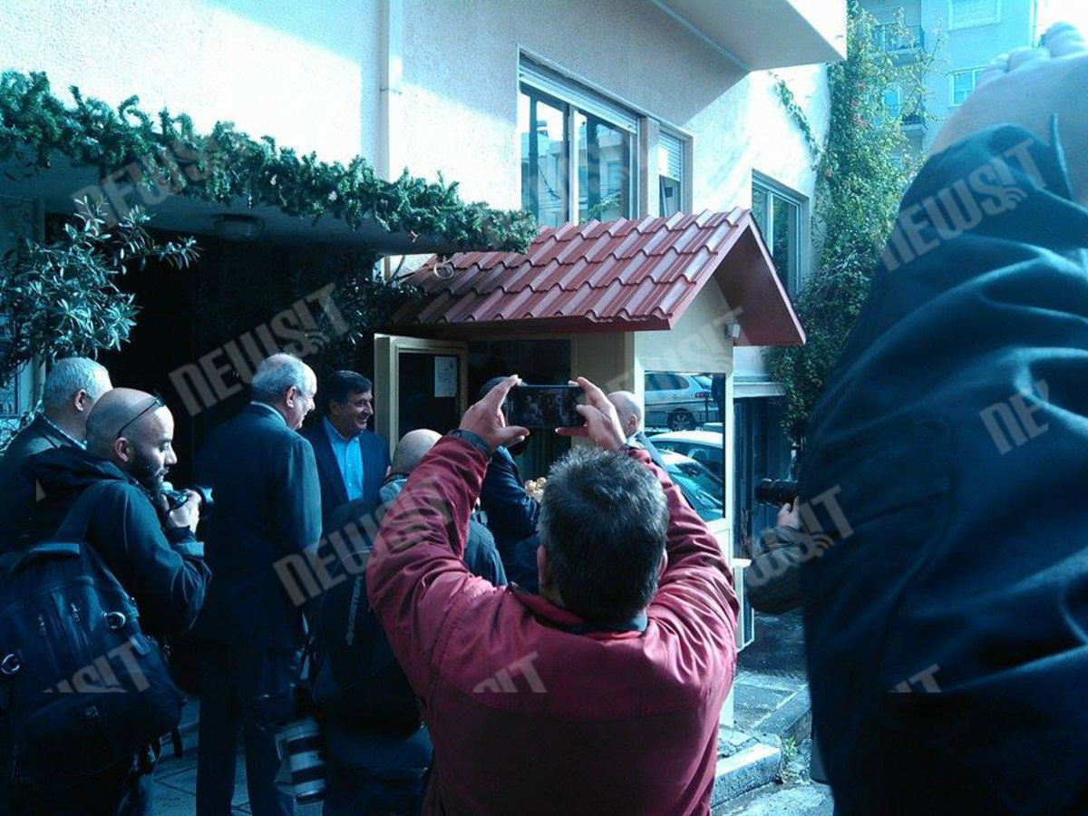 Με ένα ταψί δίπλες ο Καμμένος στον Κων. Μητσοτάκη! – ΦΩΤΟ