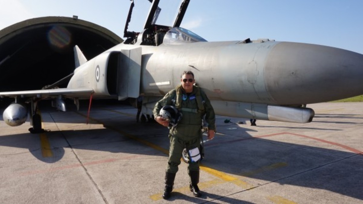 Καμμένος: Άφησε τα ελικόπτερα και πέταξε με Φάντομ