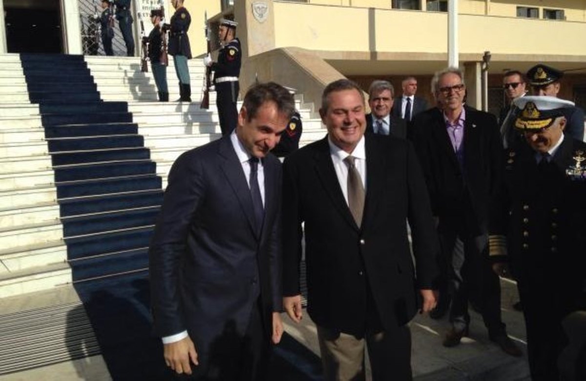 Γιατί είναι ο Μητσοτάκης και ο Άδωνις στο ΥΠΕΘΑ;