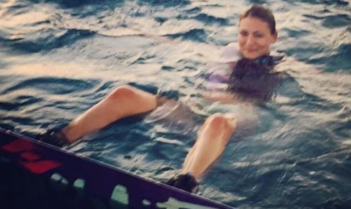 Δέσποινα Καμπούρη: Δείτε την τεσσάρων ετών κόρη της να κάνει θαλάσσιο σκι!