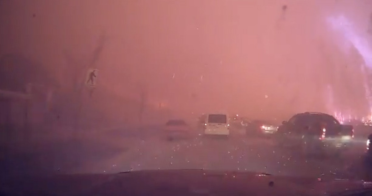Συγκλονιστικό βίντεο: Η δραματική διαφυγή μέσα από τις φλόγες στον Καναδά!