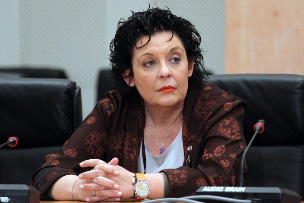 Κανέλλη: Θα κάνω στριπτίζ στο βήμα της Βουλής! (VIDEO)