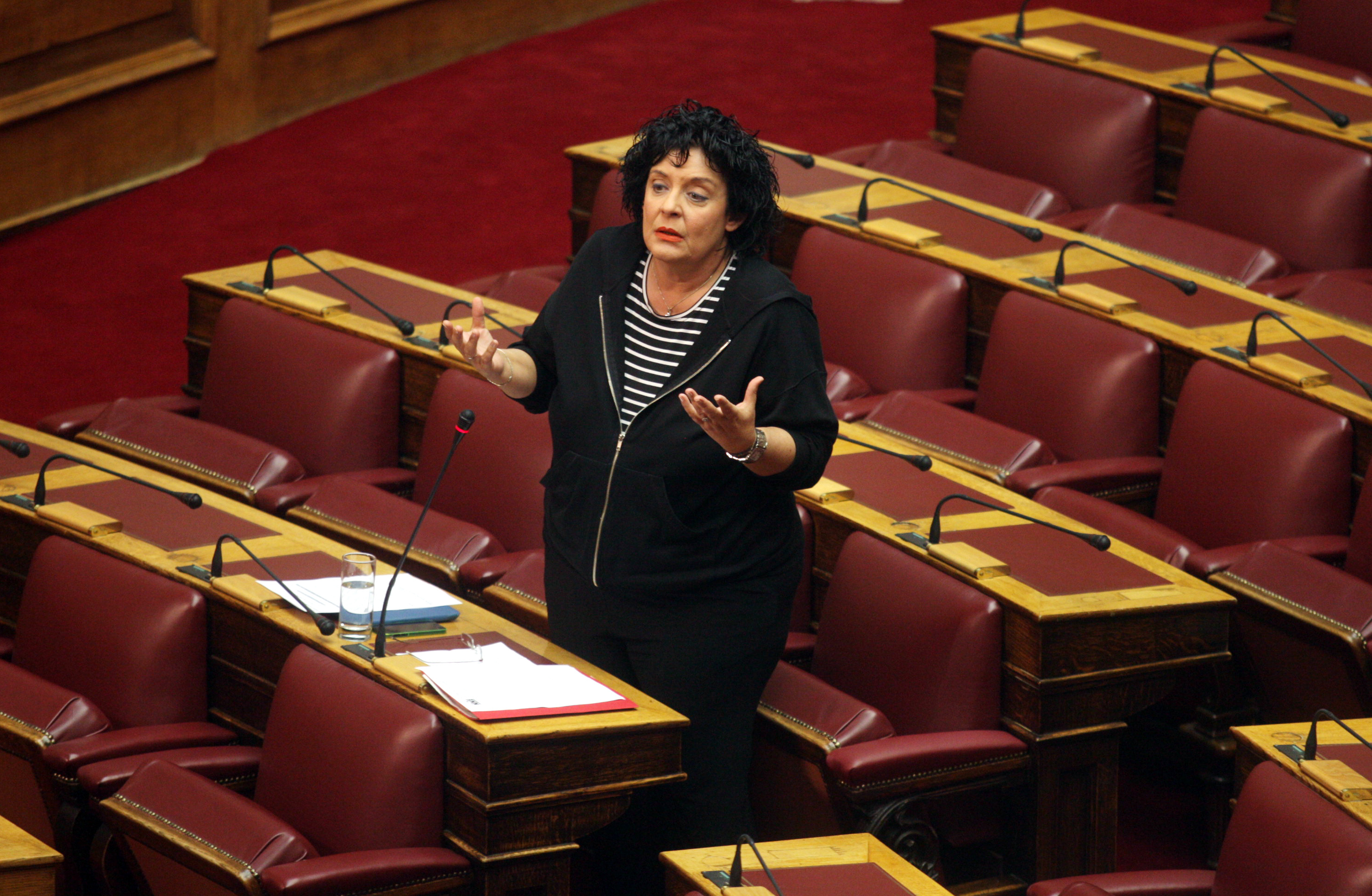 Χαμός στην πρώτη ημέρα της “θερινής” Βουλής! Ο άγριος καυγάς της Κανέλλη με την Κωνσταντοπούλου και το “games of πολυθρόουν”