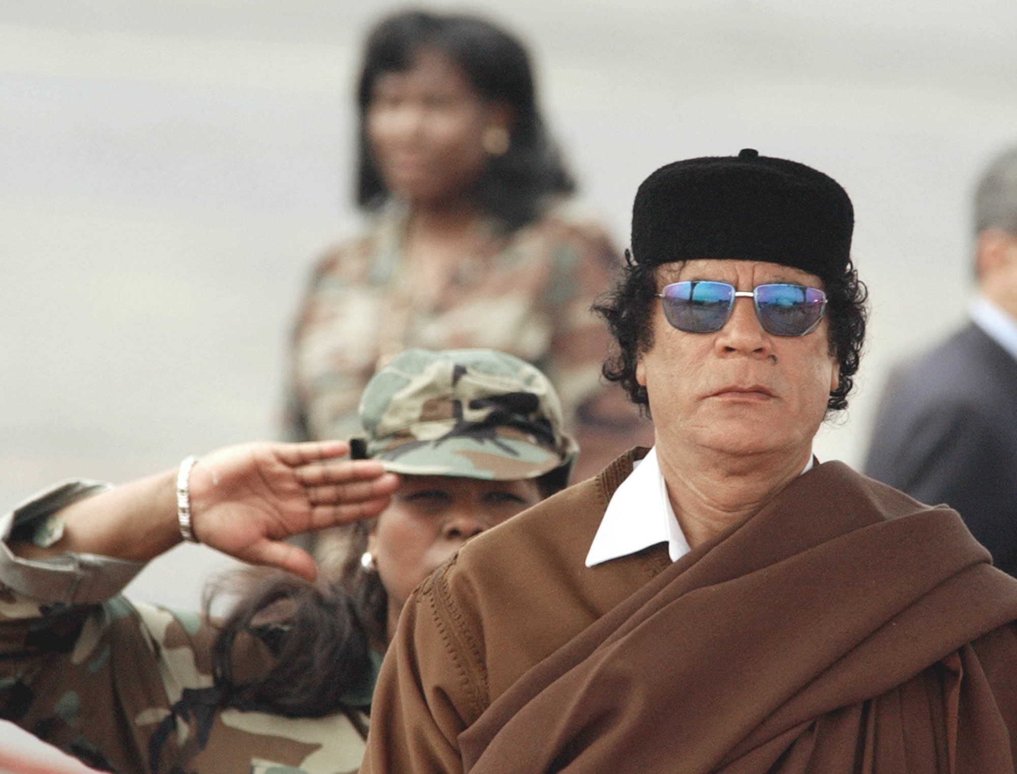 Ο Καντάφι απειλεί να πνίξει στο αίμα τη Λιβύη