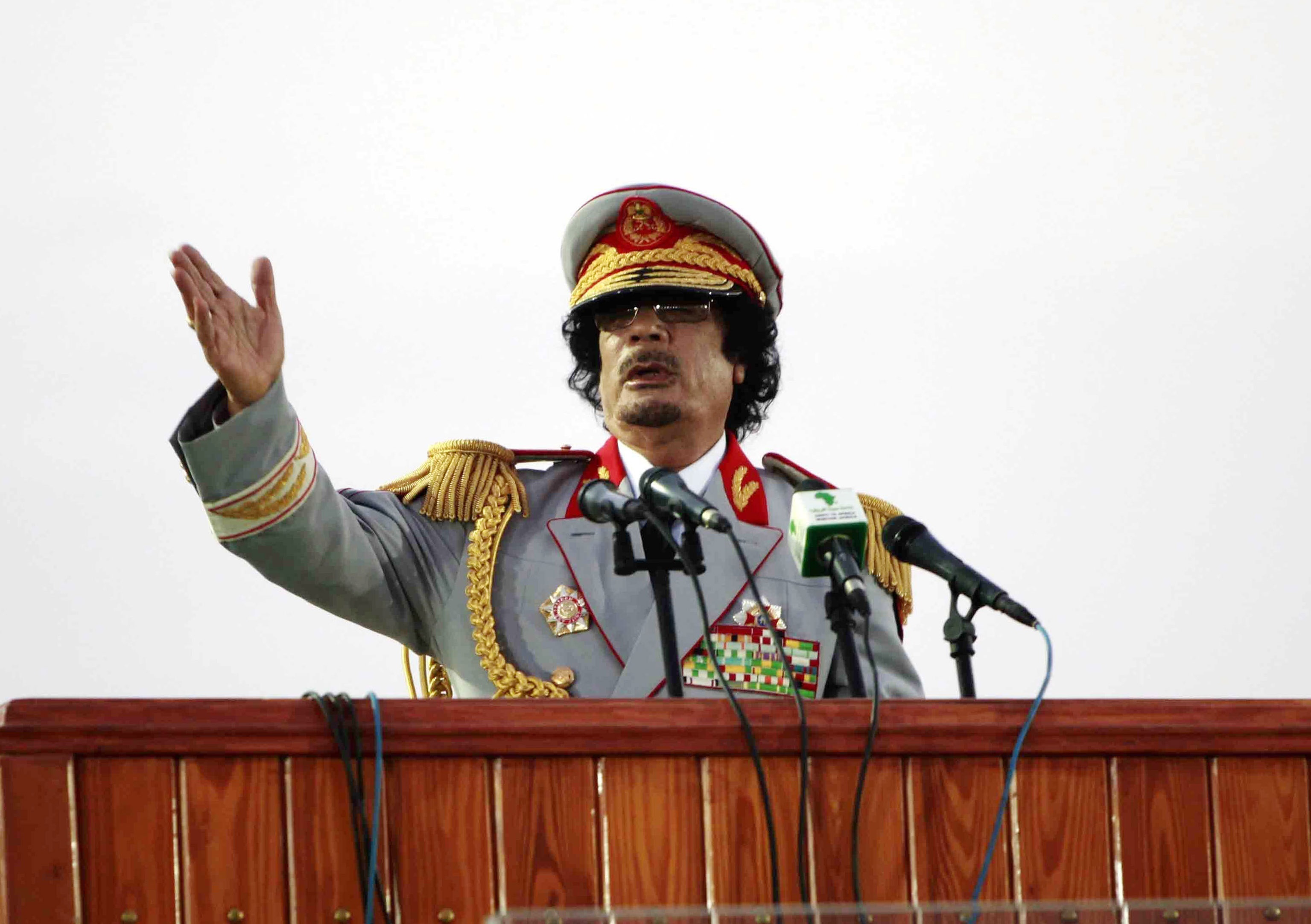 Πως ο Καντάφι απήγαγε και βίαζε έφηβες – Συγκλονιστικές ιστορίες