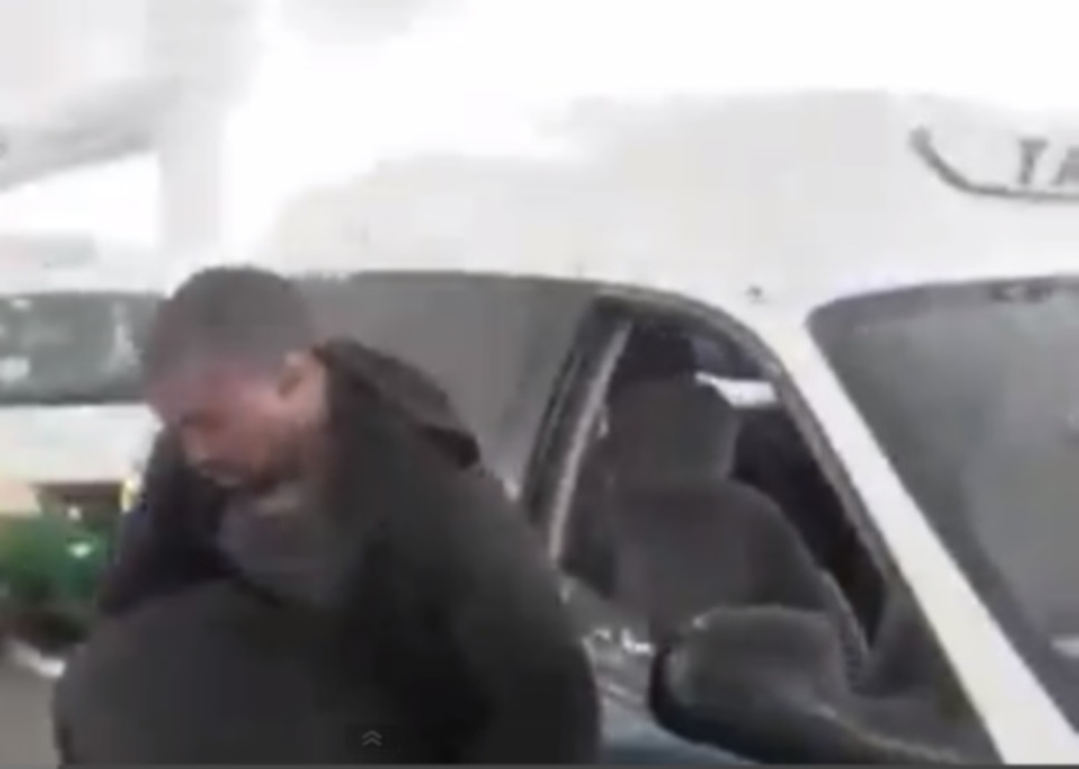 Απίστευτο! Ο Kanye West έκανε κεφαλοκλείδωμα σε φωτογράφο!