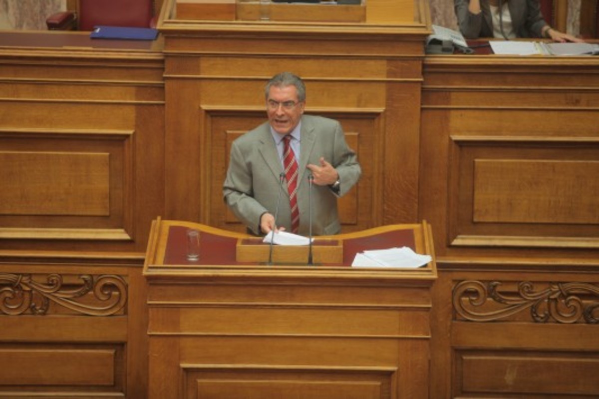 Έξαλλος ο Καπερνάρος για την υπόθεση του Πόθεν Έσχες