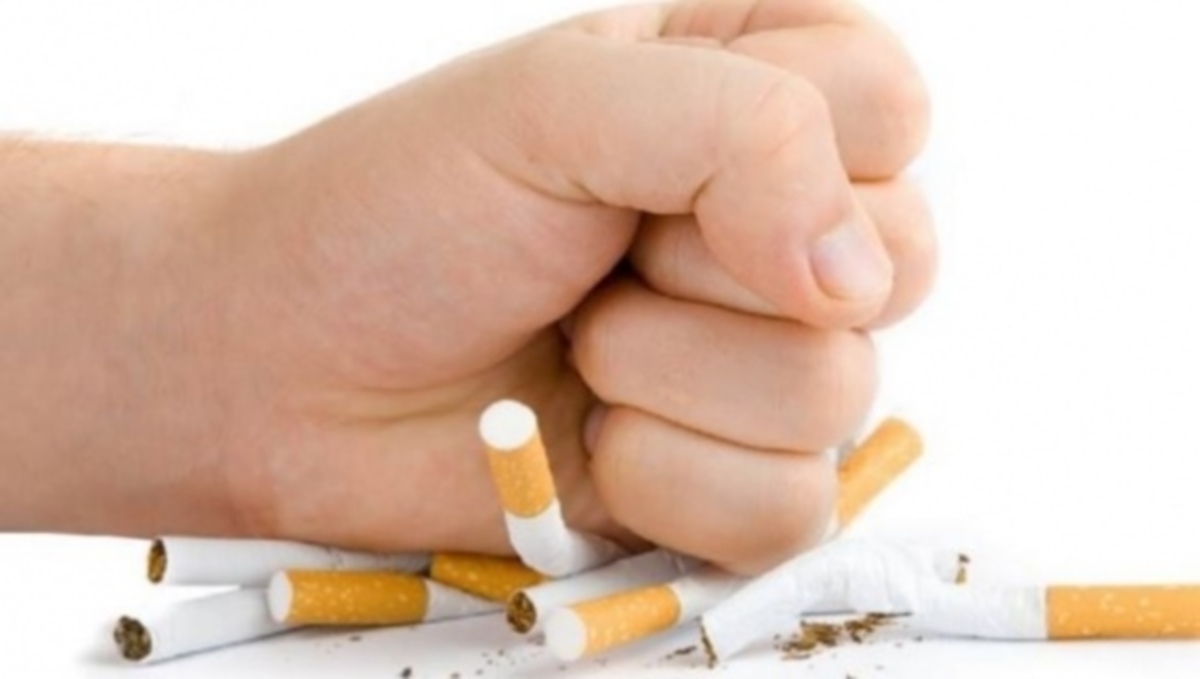 Καπνίζετε; Έτσι θα βγάλετε τους αηδιαστικούς λεκέδες νικοτίνης από το δέρμα σας