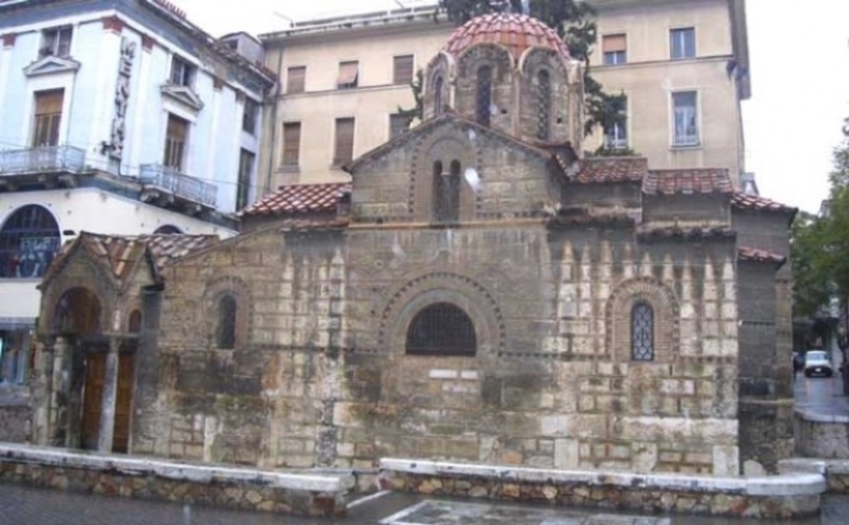 Στα Εισόδια της Θεοτόκου γιορτάζει και η Καπνικαρέα