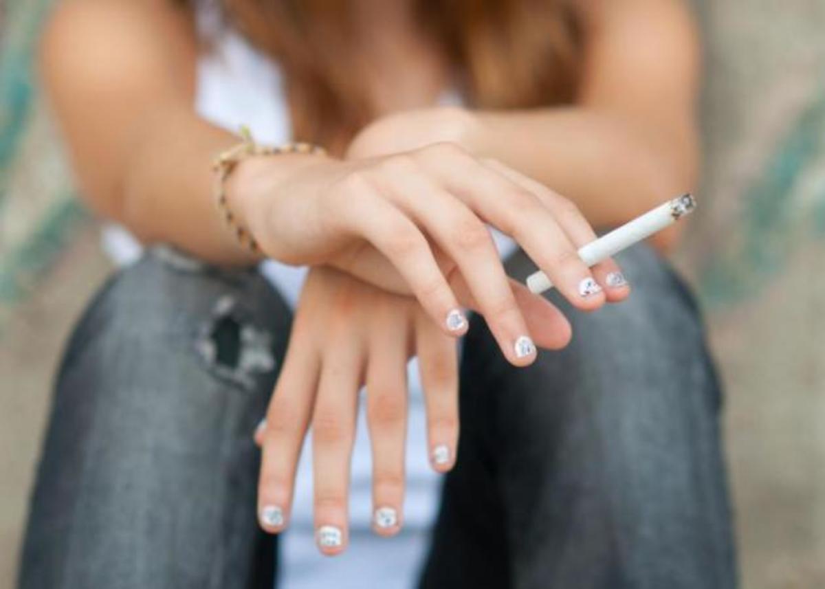 Κάπνισμα στην εφηβεία: Πώς πρέπει να δράσει ο γονιός;