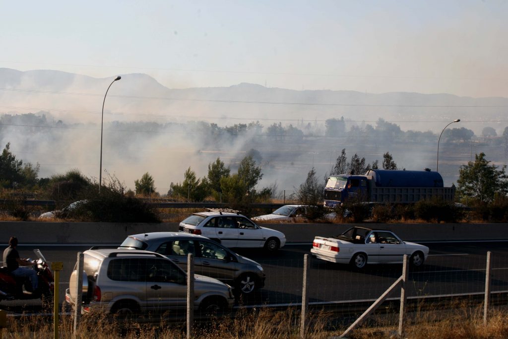 Κλειστός ο δρόμος στα Μάλγαρα λόγω περιορισμένης ορατότητας από φωτιά