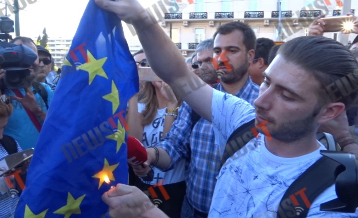 Κάψιμο σημαίας της Ε.Ε.