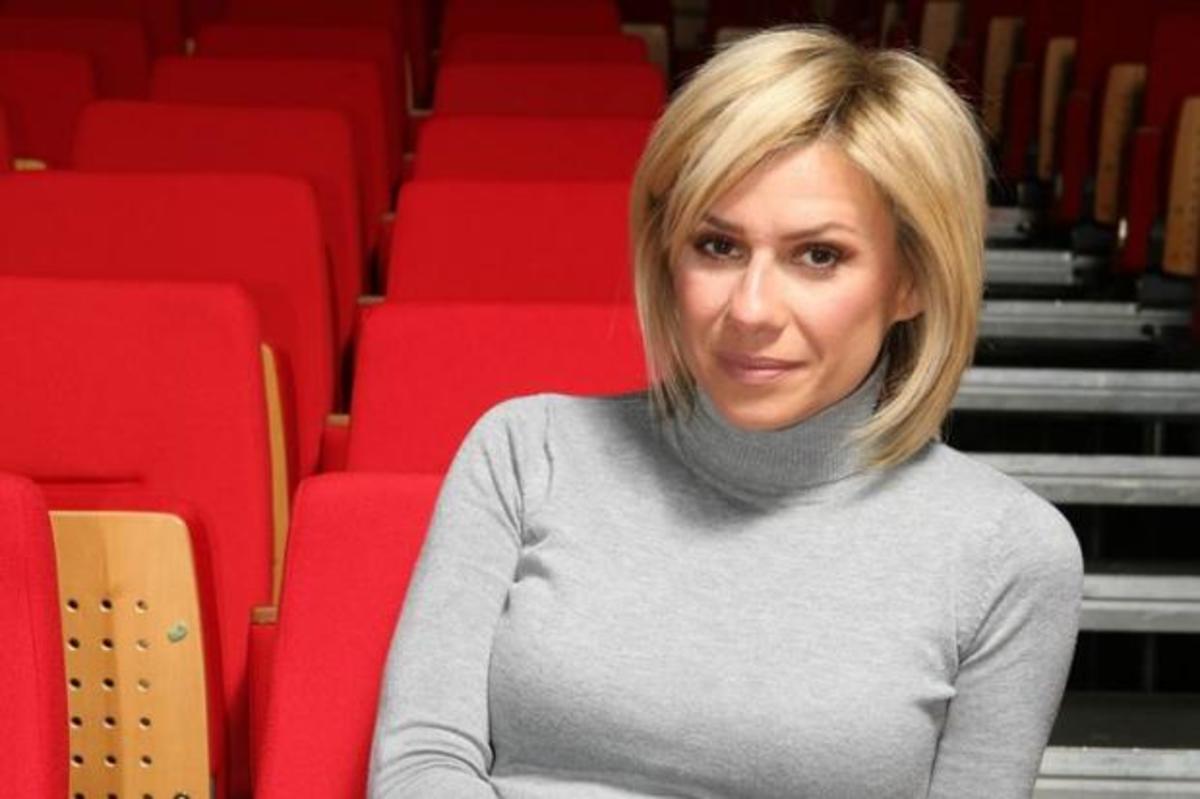Το μήνυμα της Καραβάτου για την υγεία της και η φωτογραφία μετά τη λιποθυμία της