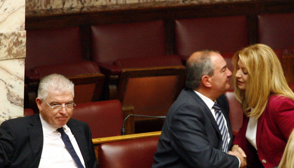 Πρώην πρωθυπουργέ να σας δώσω ένα φιλί;