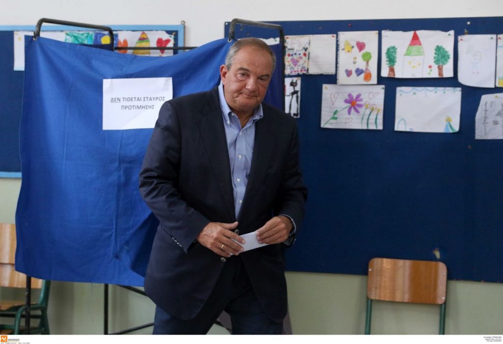 Εκλογές 2015 – Κώστας Καραμανλής: Χτυπούσαν οι καμπάνες την ώρα που ψήφιζε (Βίντεο)!