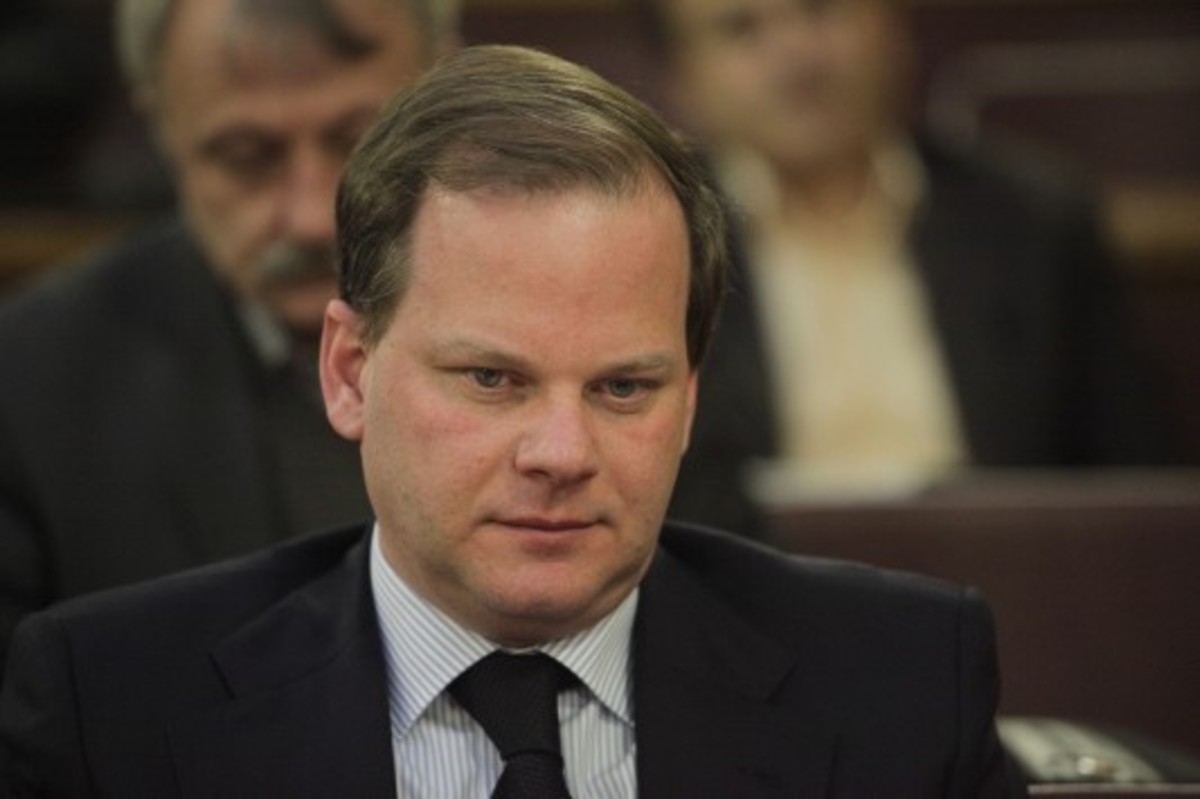 Ερώτηση με υπογραφή Καραμανλή: Έχουν βγάλει οι υπουργοί λεφτά στο εξωτερικό