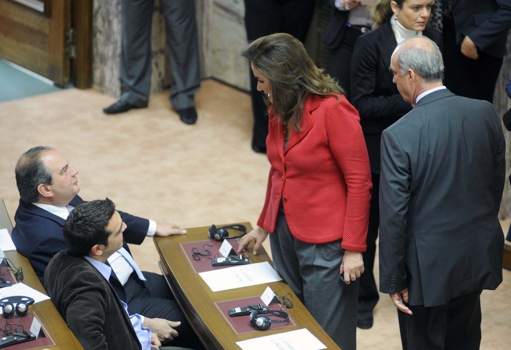 Καβγάς Καραμανλή – Ντόρας