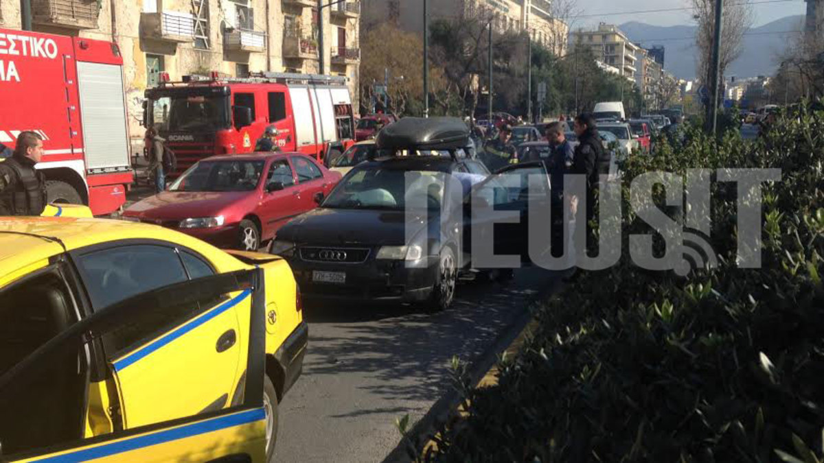 Καραμπόλα τριών αυτοκινήτων λόγω… φωτιάς! Τραυματίστηκε ελαφρά ένα παιδάκι