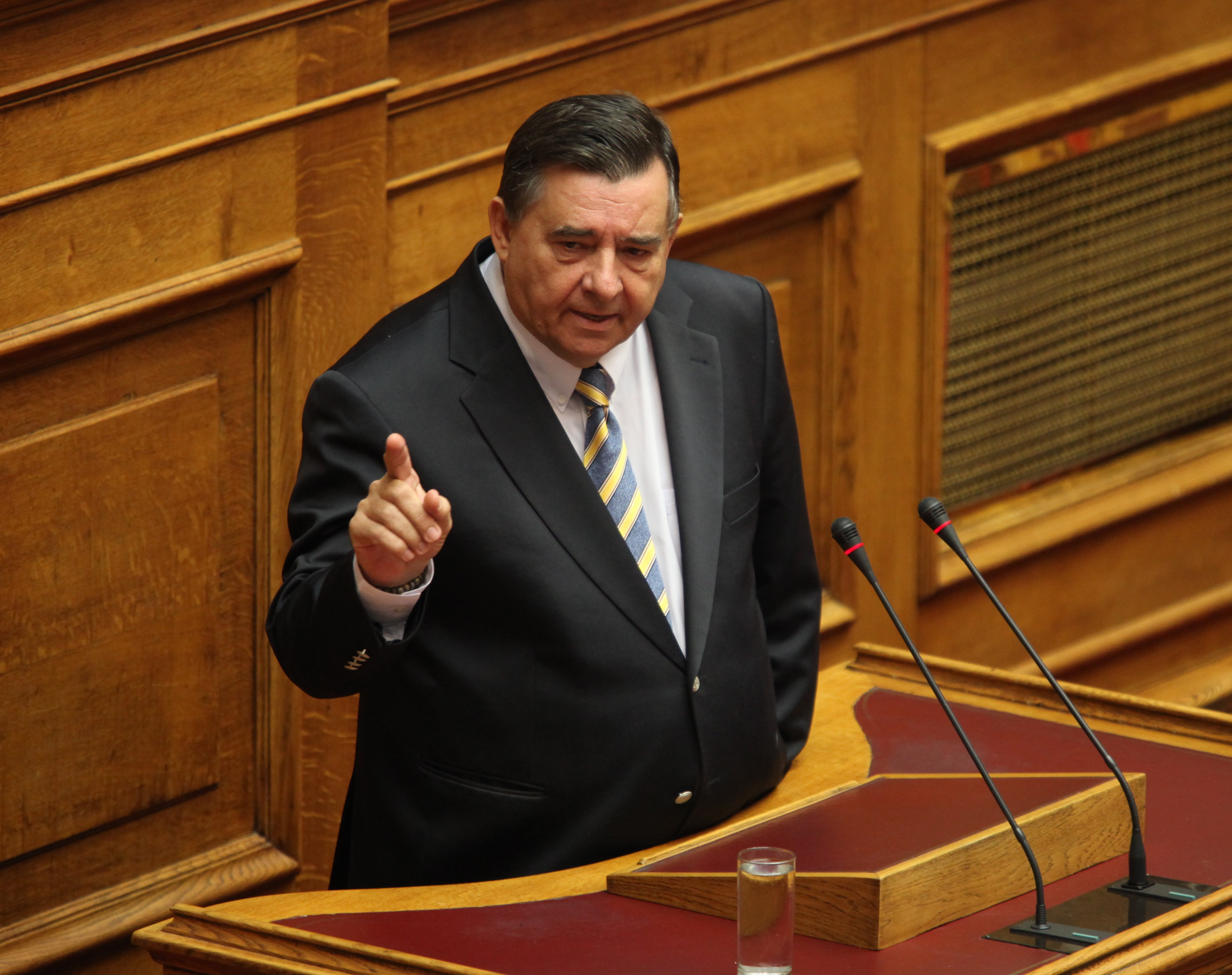 Καρτζαφέρης: Ζητά συμβούλιο πολιτικών αρχηγών