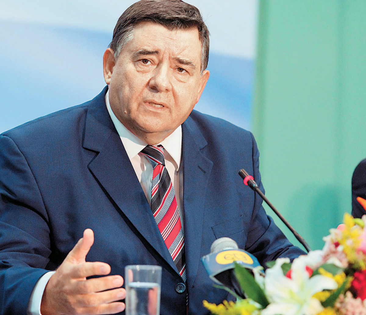 Καρατζαφέρης: Αν δεν μπορούν οι αρχηγοί, να πιέσουν οι βουλευτές των 2 κομμάτων