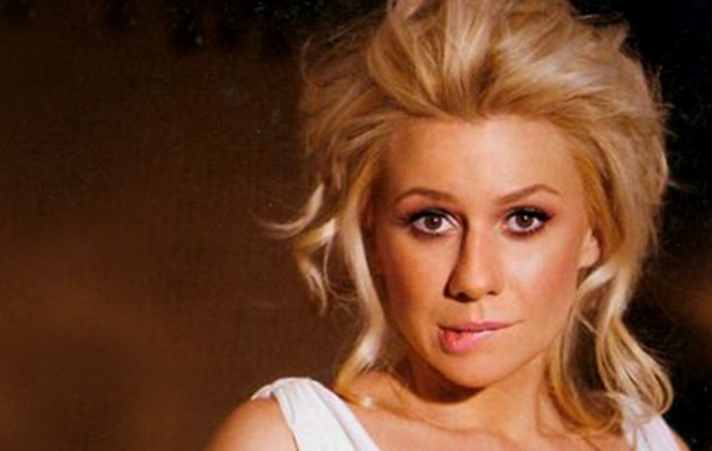 Τα …αλμυρά φιλιά της Κατερίνας Καραβάτου