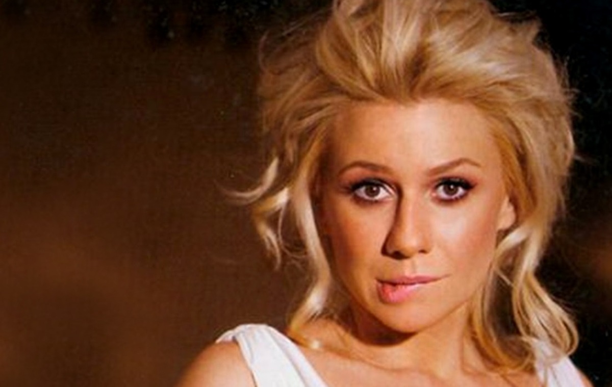 Τα …αλμυρά φιλιά της Κατερίνας Καραβάτου