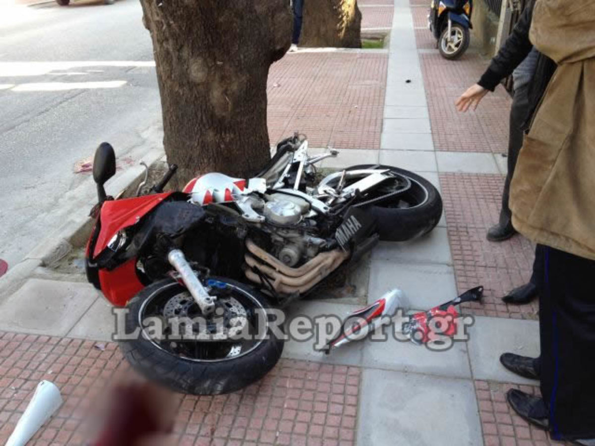 Νεκρός νεαρός μοτοσικλετιστής στη Λαμία- Χαροπαλεύει η φίλη του