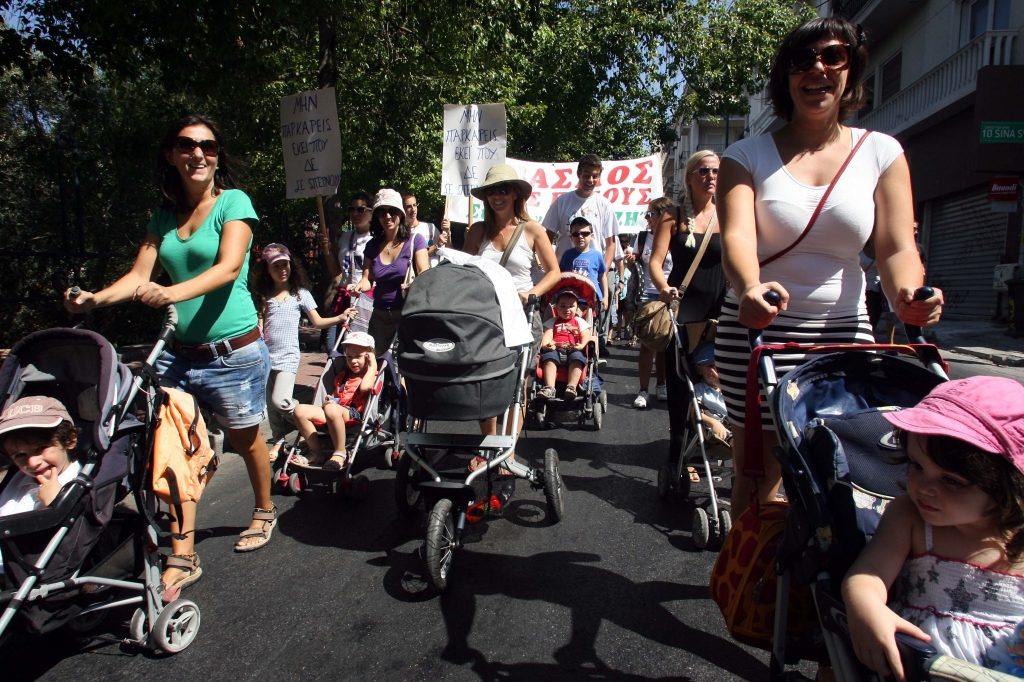 Πορεία μωρών με τις μαμάδες τους στην Αθήνα! – φωτο