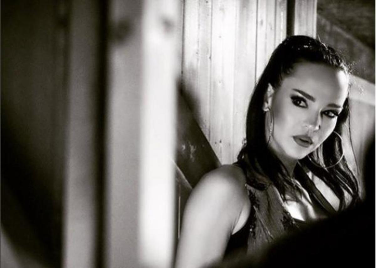 Nικολέτα Καρρά: Αγνώριστη σε βραδινή έξοδο με τον σύζυγό της! Φωτογραφίες