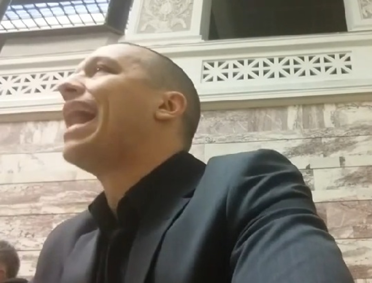“Παράσταση” Κασιδιάρη