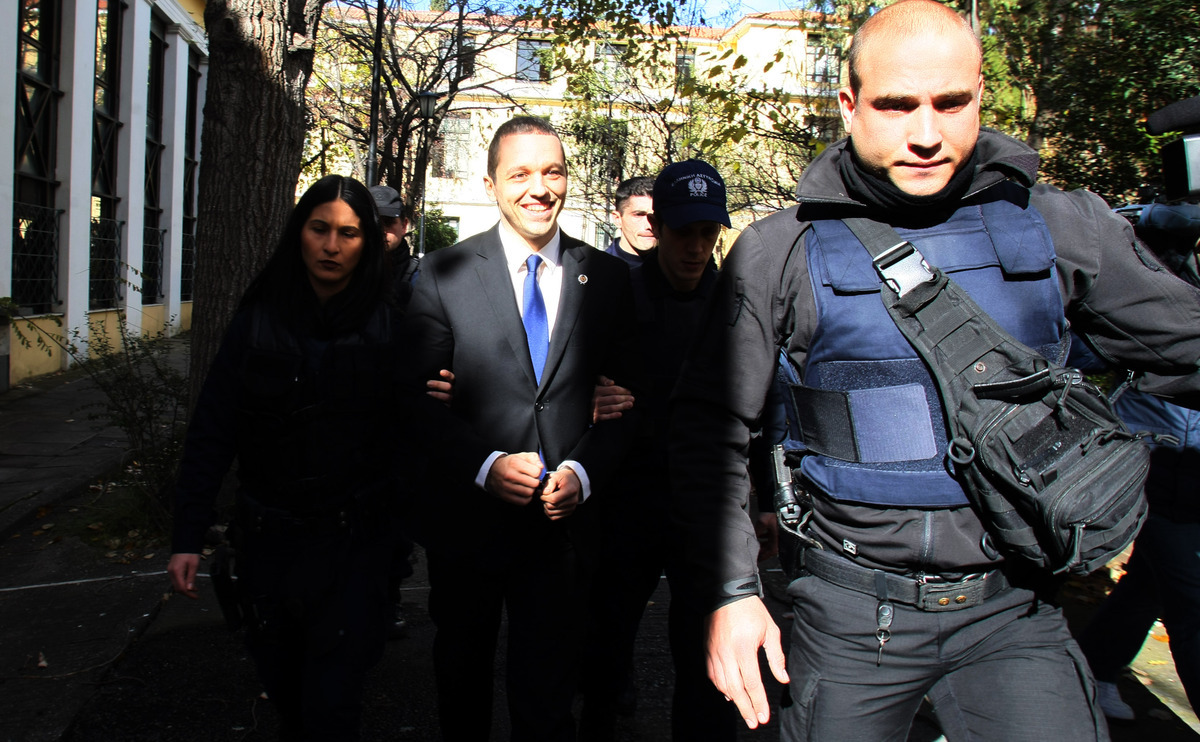 Ο εισαγγελέας ζητάει άρση ασυλίας Κασιδιάρη για τα “ανθρώπινα σκουπίδια”