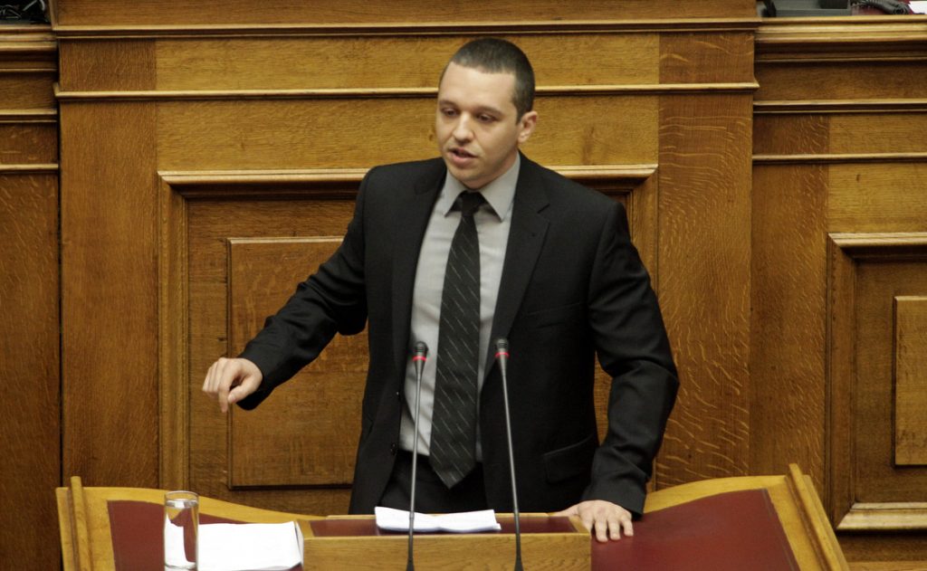 Έκανε τη Βουλή ξέφραγο αμπέλι ο Ηλίας Κασιδιάρης