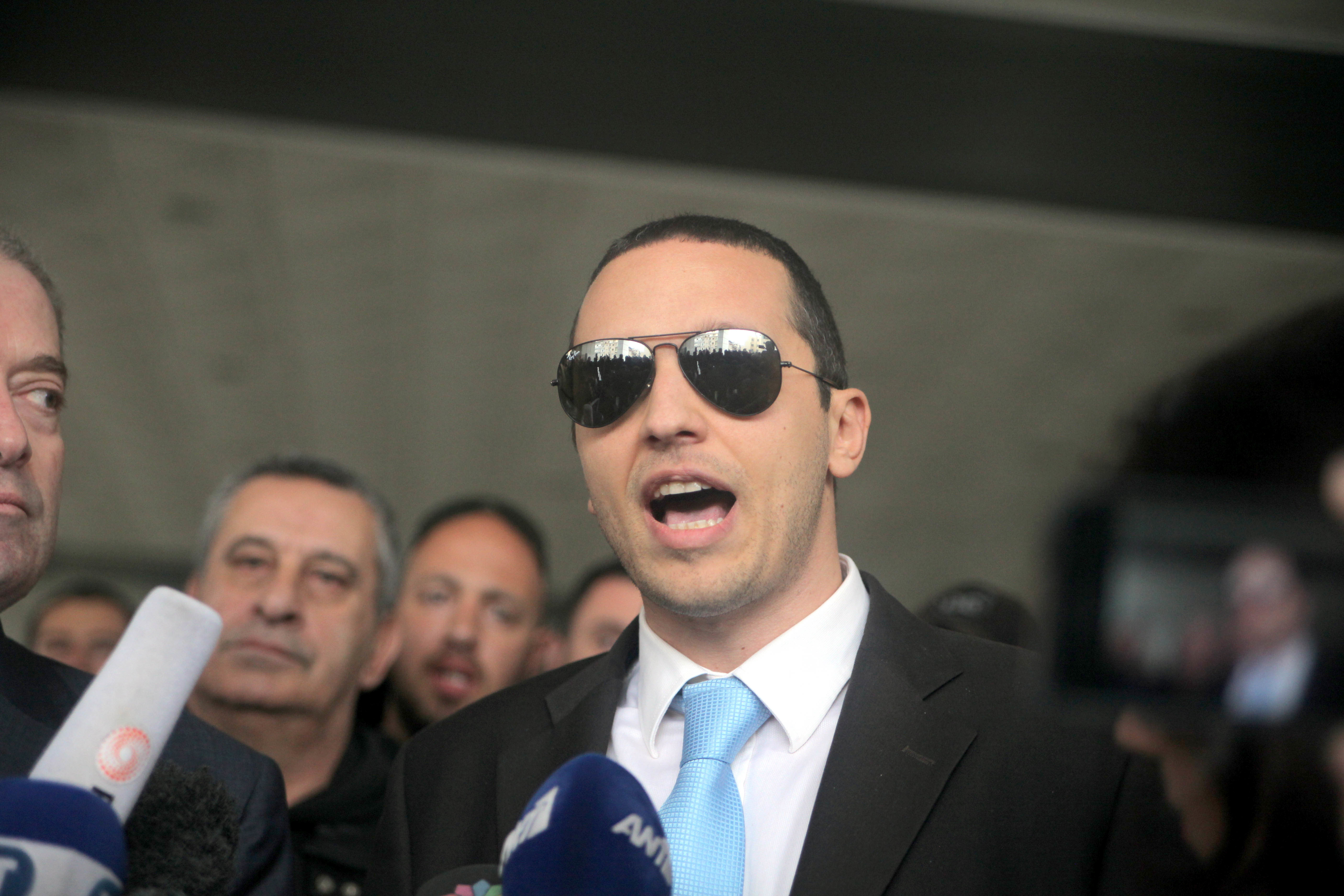 Γελάσαμε βρε! Όταν ο Ηλίας Κασιδιάρης φώναξε “ληστεία” για να τρομάξει βουλευτή του ΣΥΡΙΖΑ