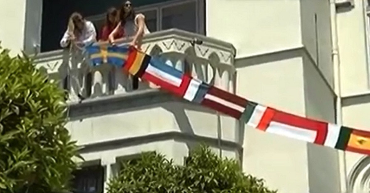 Ένα τεράστιο κασκόλ στην Καβάλα για την Ευρώπη – ΒΙΝΤΕΟ