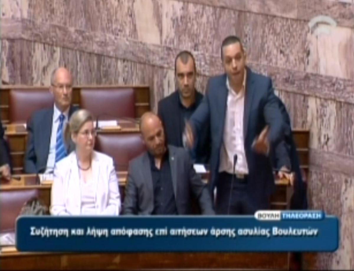 ”Έκρηξη” Κασιδιάρη στη βουλή