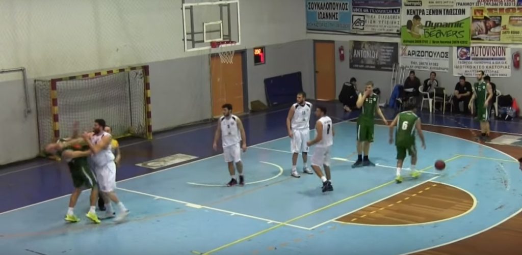 Κλωτσιές και μπουνιές σε αγώνα μπάσκετ στην Καστοριά (ΦΩΤΟ)