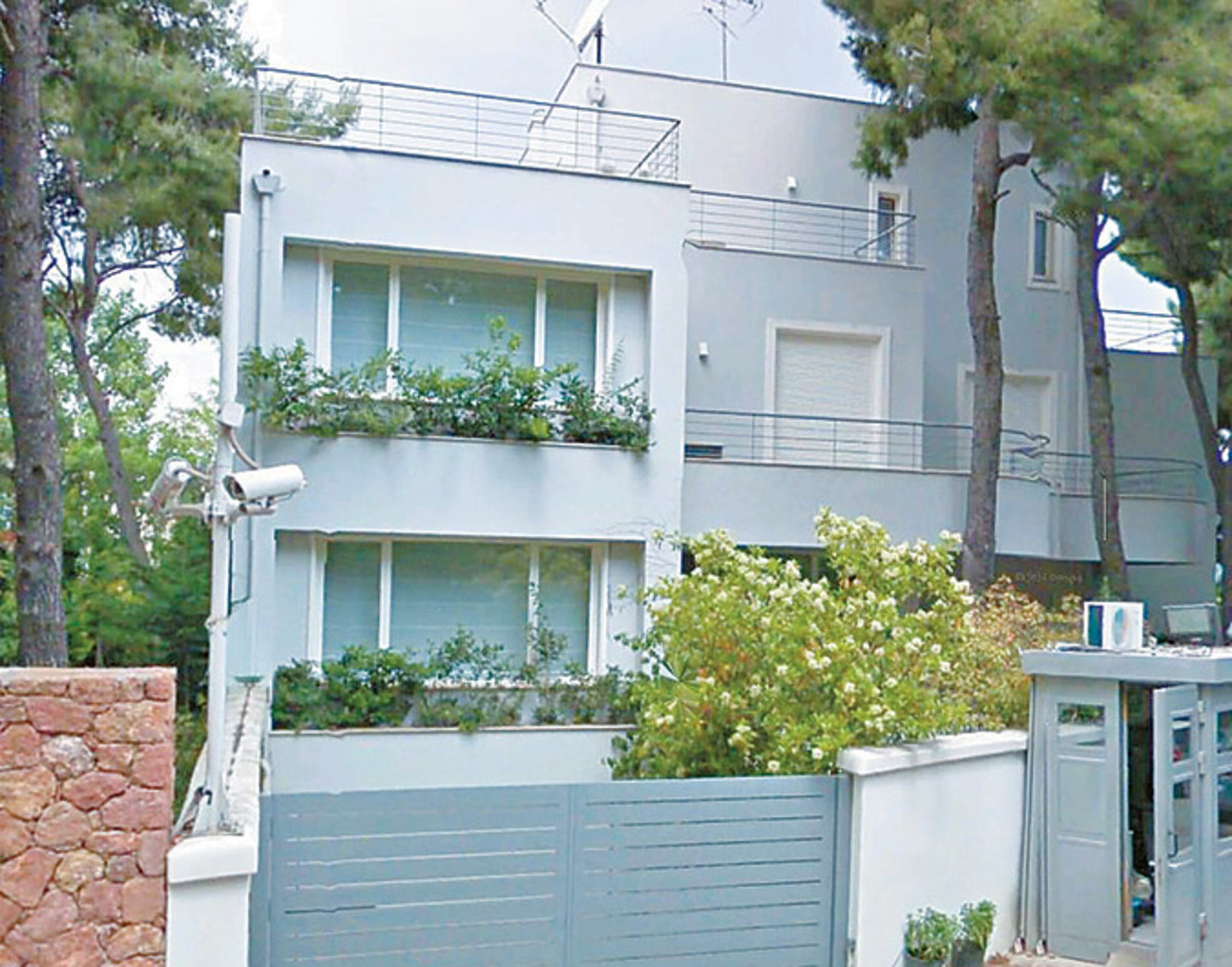 Στο σφυρί το Καστρί! Η Σοφία Παπανδρέου πουλάει 4 μεζονέτες