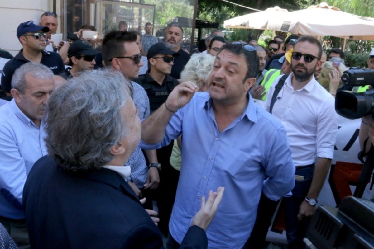 Γιούχα σε Κατρούγκαλο