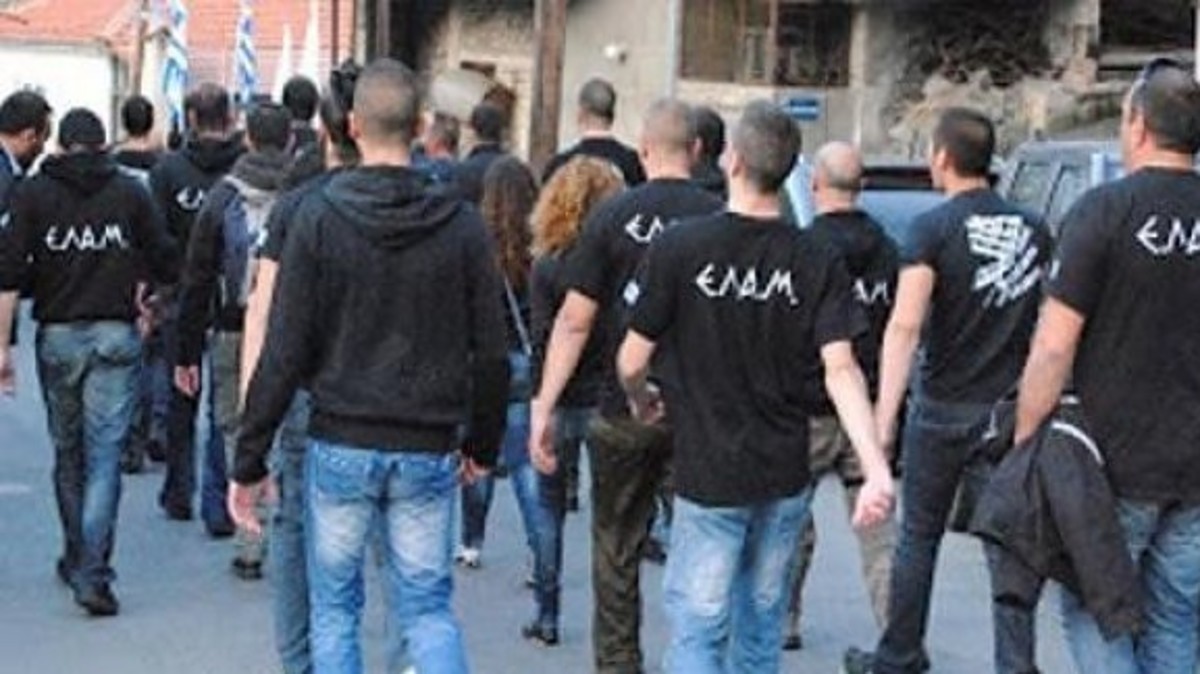 Eπεισόδια στην Λευκωσία: Μέλη του ΕΛΑΜ και μαθητές επιτέθηκαν σε οχήματα Τουρκοκυπρίων – Ένας σοβαρά τραυματίας