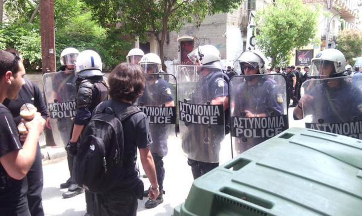 Λάρισα: Επέμβαση στην κατάληψη Ντουγρού με προσαγωγές