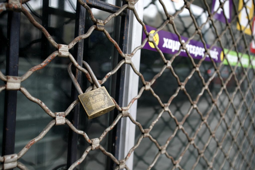 50% πτώση του τζίρου στα εμπορικά της Αθήνας