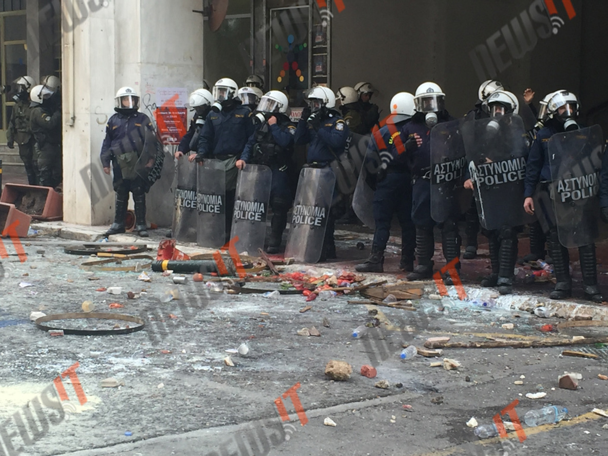 Επεισόδια αγροτών: Ρημαδιό το υπουργείο Αγροτικής Ανάπτυξης! ΦΩΤΟ – ΒΙΝΤΕΟ